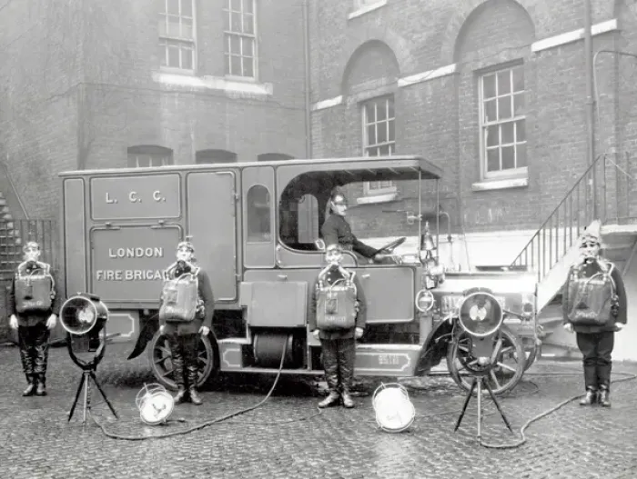 Framed Print : LCC-LFB Southwarks Emergency Tender and crew Framed Print : LCC-LFB Southwarks Emergency Tender and crew