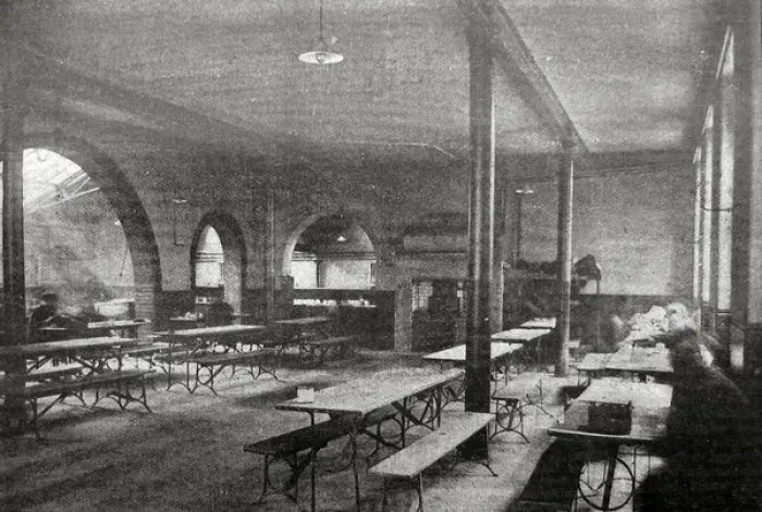 Framed Print : LCC Lodging House Parker Street, London - Dining Room Framed Print : LCC Lodging House Parker Street, London - Dining Room