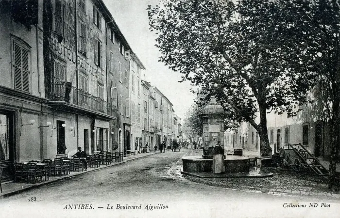 Framed Print : Le Boulevard Aiguillon - Antibes, South of France Framed Print : Le Boulevard Aiguillon - Antibes, South of France
