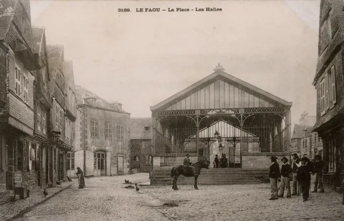 Framed Print : Le Faou - La Place - Les Halles Framed Print : Le Faou - La Place - Les Halles