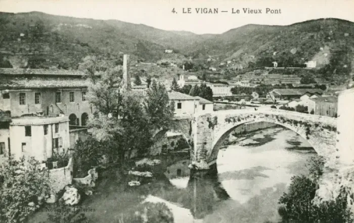 Framed Print : Le Vigan, France - The Old Bridge Framed Print : Le Vigan, France - The Old Bridge