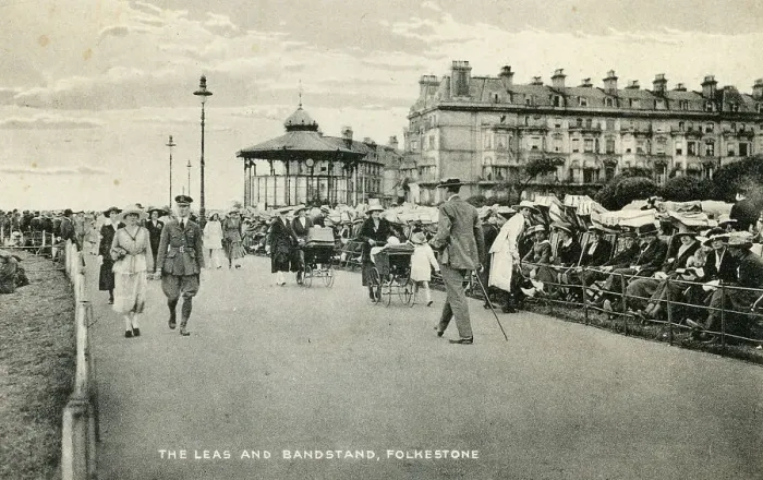 Framed Print : The Leas and Bandstand, Folkestone, Kent Framed Print : The Leas and Bandstand, Folkestone, Kent