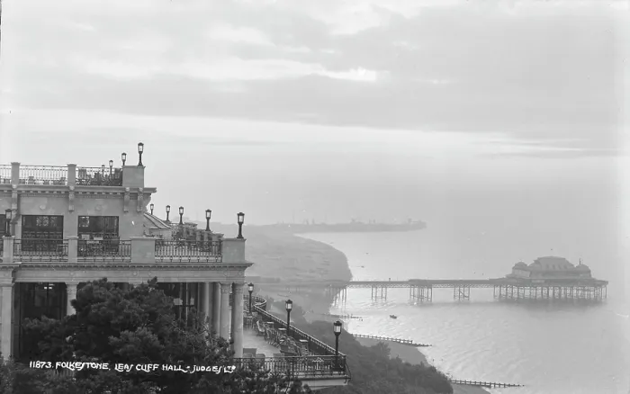 Framed Print : Leas Cliff Hall, Folkestone