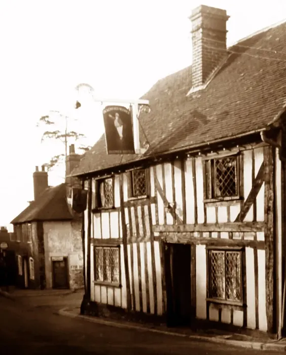 Framed Print : Leather Bottle Inn, Cobham Framed Print : Leather Bottle Inn, Cobham