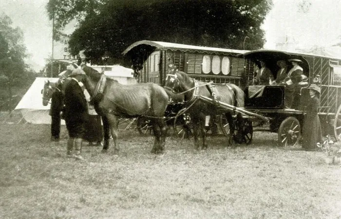 Framed Print : Leaving the Caravan Club meet at Stratford on Avon Framed Print : Leaving the Caravan Club meet at Stratford on Avon