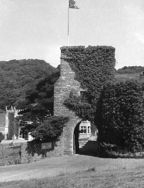LEE ABBEY. The gateway to Lee Abbey, Lyton, north Devon, England. Date: Medieval
