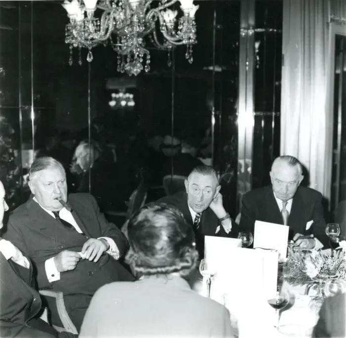 Framed Print : From left: Lord Douglas, Major G. P. Bulman and Sir Thoma? Framed Print : From left: Lord Douglas, Major G. P. Bulman and Sir Thoma?