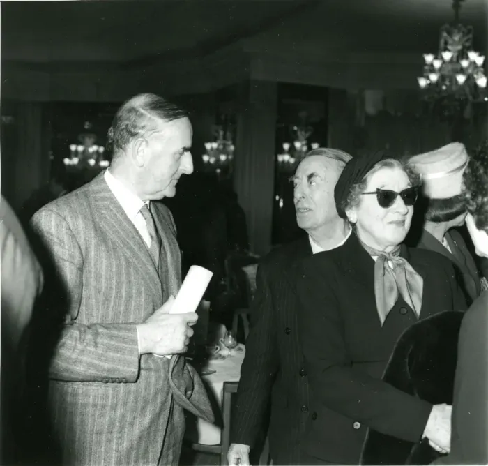 Framed Print : From left: Sir Sydney Camm listens to Capt Laurence Prit? Framed Print : From left: Sir Sydney Camm listens to Capt Laurence Prit?