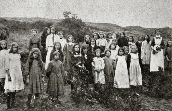 Framed Print : Leicester Children at Poor Childrens Summer Homes, Mabletho Framed Print : Leicester Children at Poor Childrens Summer Homes, Mabletho
