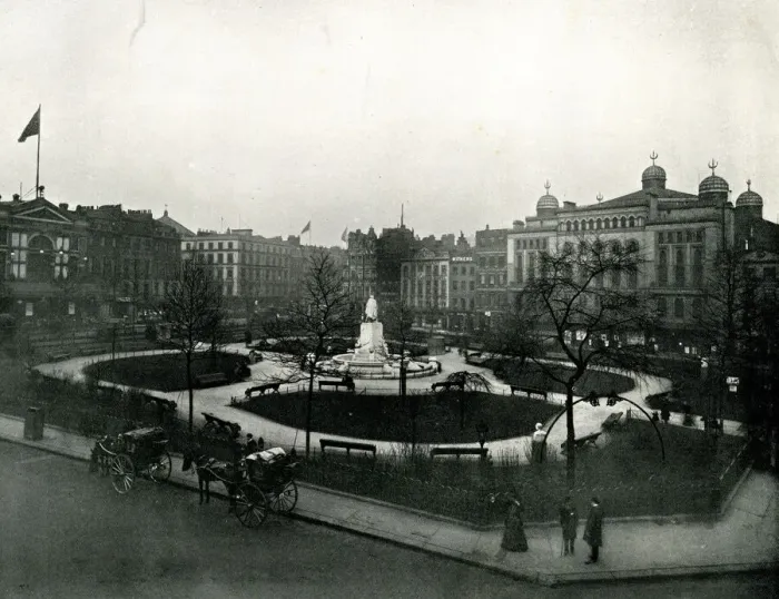 Framed Print : Leicester Square, London Framed Print : Leicester Square, London