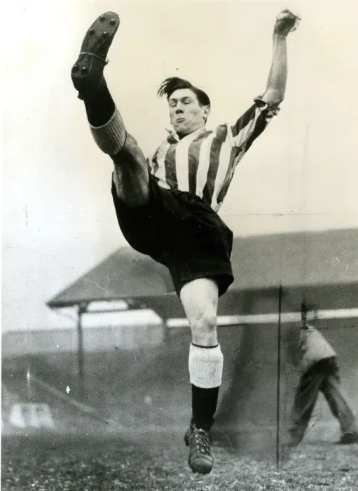 Framed Print : Len Shackleton, English footballer Framed Print : Len Shackleton, English footballer