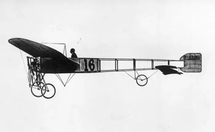 Framed Print : Leon Delagrange in Bleriot XI 16 at the Reims Meeting Framed Print : Leon Delagrange in Bleriot XI 16 at the Reims Meeting