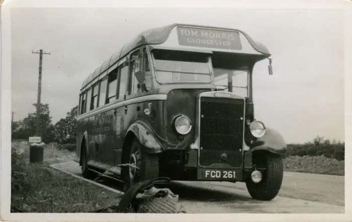 Framed Print : Leyland Vintage Bus - Tom Morris Framed Print : Leyland Vintage Bus - Tom Morris