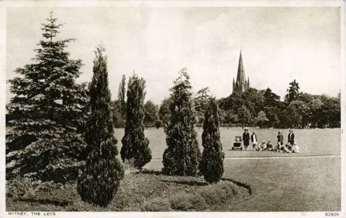 Framed Print : The Leys, Witney, Oxfordshire Framed Print : The Leys, Witney, Oxfordshire