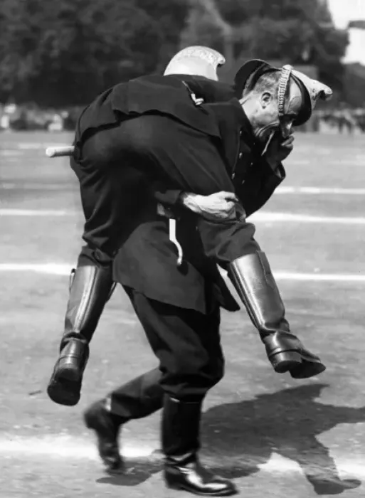 Framed Print : LFB Annual Review 1934, Exercise carrying casualty