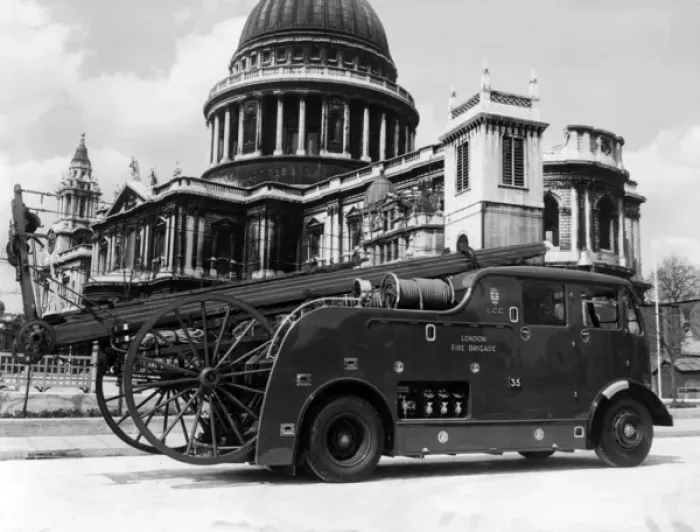 Framed Print : LFB dual purpose fire engine, St Pauls Cathedral, London Framed Print : LFB dual purpose fire engine, St Pauls Cathedral, London