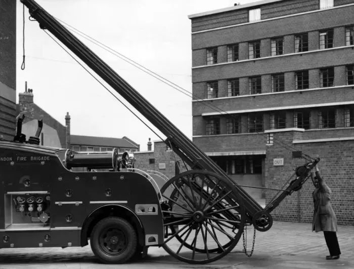 Framed Print : LFB fire engine with raised ladder (side view) Framed Print : LFB fire engine with raised ladder (side view)