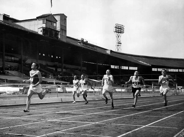 LFB firefighters in 100 yards race, White City Stadium