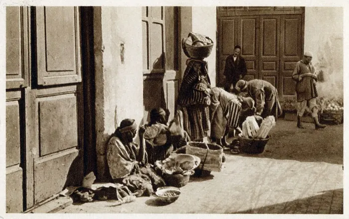 Framed Print : Libya - Saharan African Women at the Market Framed Print : Libya - Saharan African Women at the Market