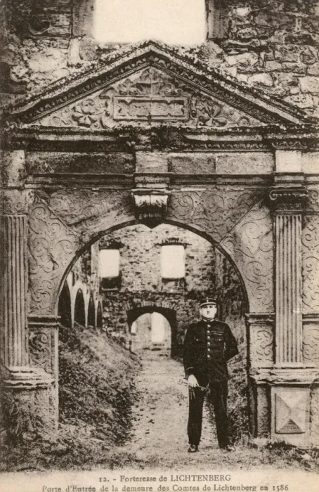 Framed Print : Lichtenberg, France - 16th century entrance to the Castle