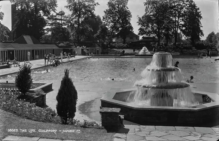 Framed Print : The Lido in Guildford Framed Print : The Lido in Guildford