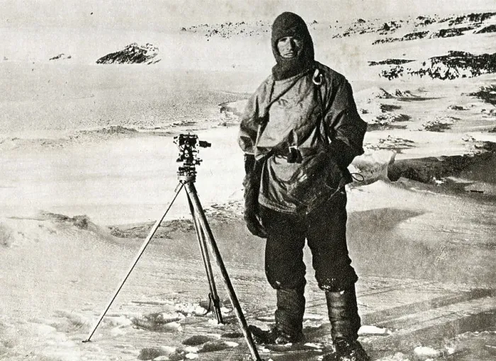 Framed Print : Lieutenant Evans with instrument to pinpoint the South Pole Framed Print : Lieutenant Evans with instrument to pinpoint the South Pole