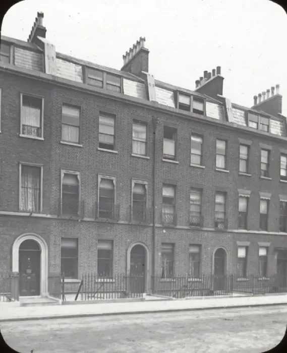 Framed Print : Life of Charles Dickens - Dickens House in Doughty St Framed Print : Life of Charles Dickens - Dickens House in Doughty St