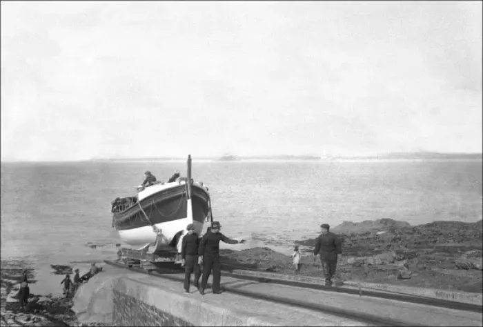 Framed Print : Lifeboat and crewmen at Appledore, Devon Framed Print : Lifeboat and crewmen at Appledore, Devon