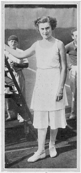Lili de Alvarez and her divided skirt