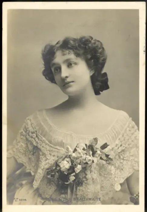 Framed Print : Lilian Braithwaite / 1904 Framed Print : Lilian Braithwaite / 1904