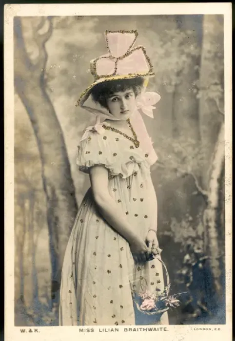 Framed Print : Lilian Braithwaite / 1905 Framed Print : Lilian Braithwaite / 1905