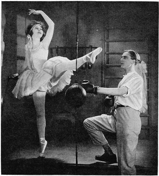 Lilian Harvey and Nils Asther rehearsing for the German film The Girl in the Taxi (1927)