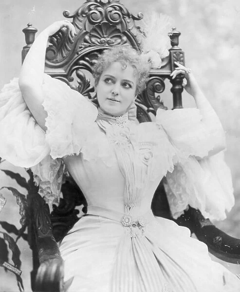 Lillian Russell, three-quarter length portrait, seated, with