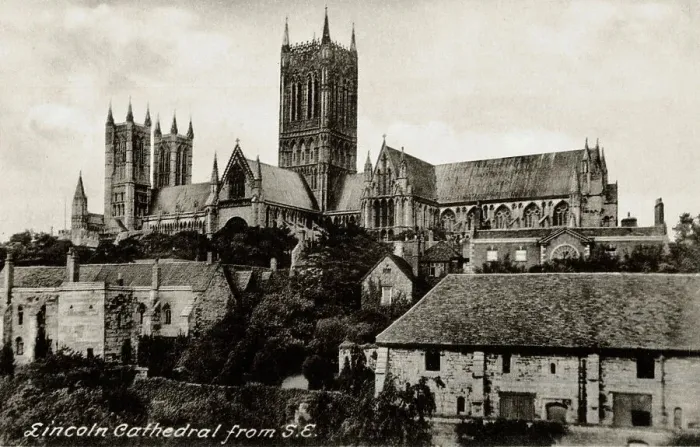 Framed Print : Lincoln Cathedral from the south-east Framed Print : Lincoln Cathedral from the south-east