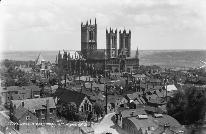 Framed Print : Lincoln Cathedral and Surrounding Town Framed Print : Lincoln Cathedral and Surrounding Town