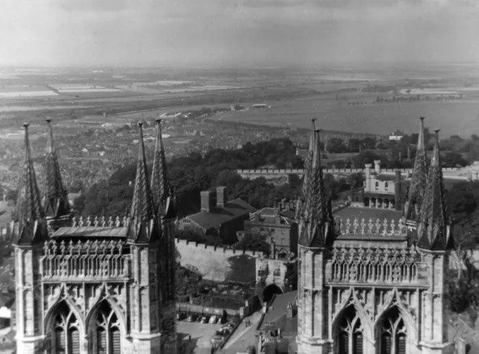 Framed Print : Lincoln from Catherdal Framed Print : Lincoln from Catherdal