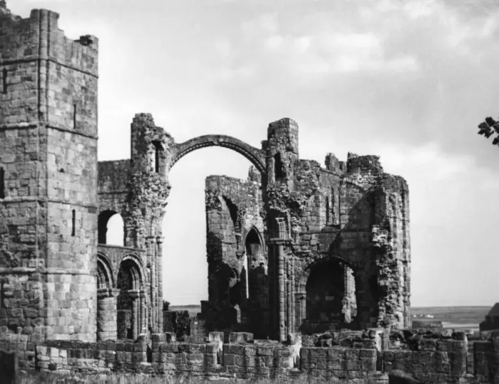 Framed Print : Lindisfarne Priory Framed Print : Lindisfarne Priory