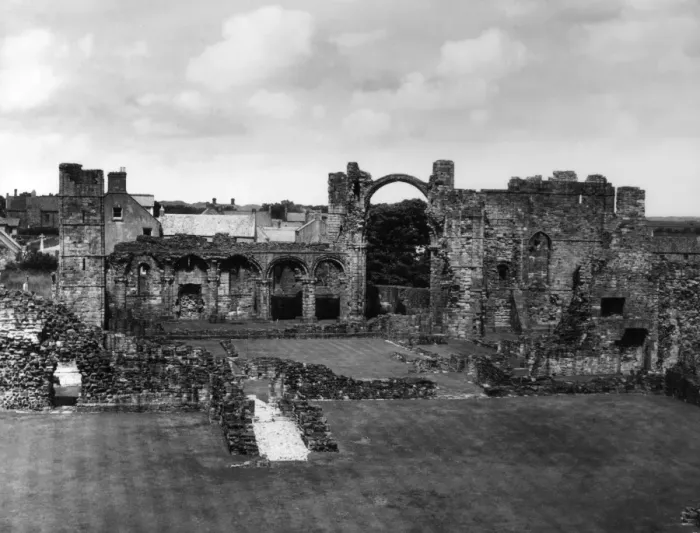 Framed Print : Lindisfarne Priory Framed Print : Lindisfarne Priory