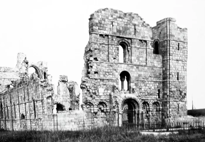 Framed Print : Lindisfarne Priory, Holy Island Framed Print : Lindisfarne Priory, Holy Island