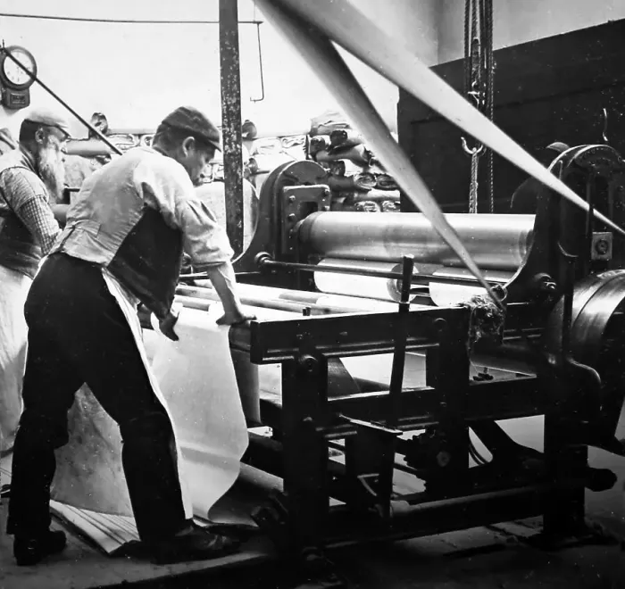 Framed Print : Linen manufacture, Beaming machine for stone mangle Framed Print : Linen manufacture, Beaming machine for stone mangle