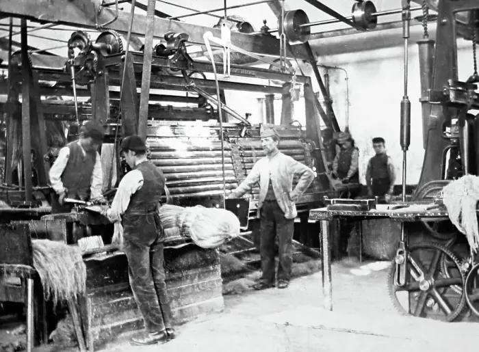 Framed Print : Linen manufacture, Hackling machine Framed Print : Linen manufacture, Hackling machine