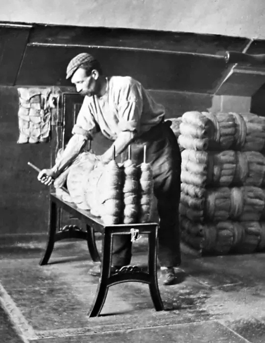 Framed Print : Linen manufacture, Long stool bundling Framed Print : Linen manufacture, Long stool bundling