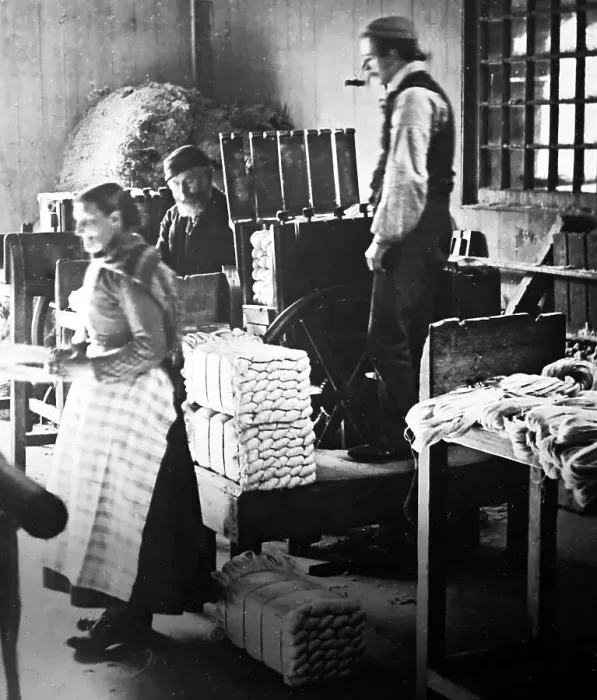 Framed Print : Linen manufacture, Short stool bundling Framed Print : Linen manufacture, Short stool bundling