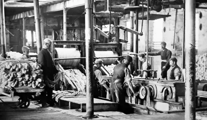 Framed Print : Linen manufacture, Sqeezing machine Framed Print : Linen manufacture, Sqeezing machine