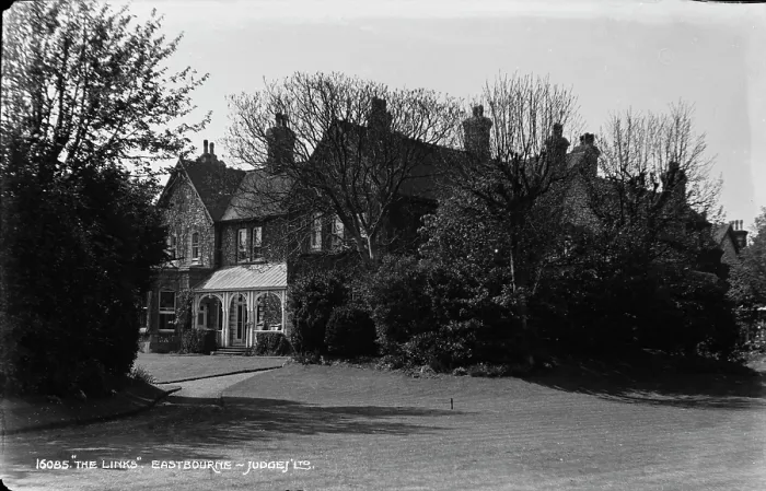 Framed Print : The Links, Eastbourne