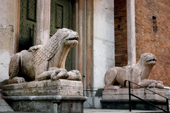 Framed Print : Lions sculptures. Northern transept. Cremona Cathedral Framed Print : Lions sculptures. Northern transept. Cremona Cathedral