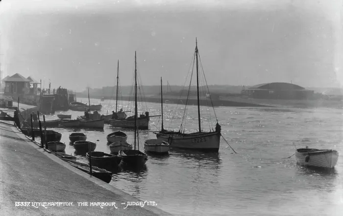 Framed Print : Littlehampton Harbour Framed Print : Littlehampton Harbour