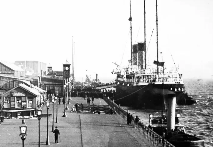 Framed Print : Liverpool Landing Stage - early 1900s Framed Print : Liverpool Landing Stage - early 1900s