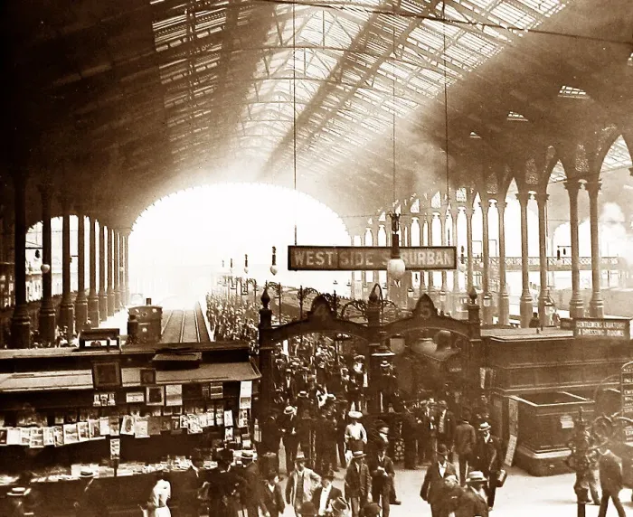 Framed Print : Liverpool Street Railway Station, London Framed Print : Liverpool Street Railway Station, London