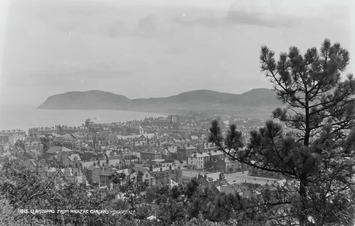 Framed Print : Llandudno from Haulfre Gardens Framed Print : Llandudno from Haulfre Gardens